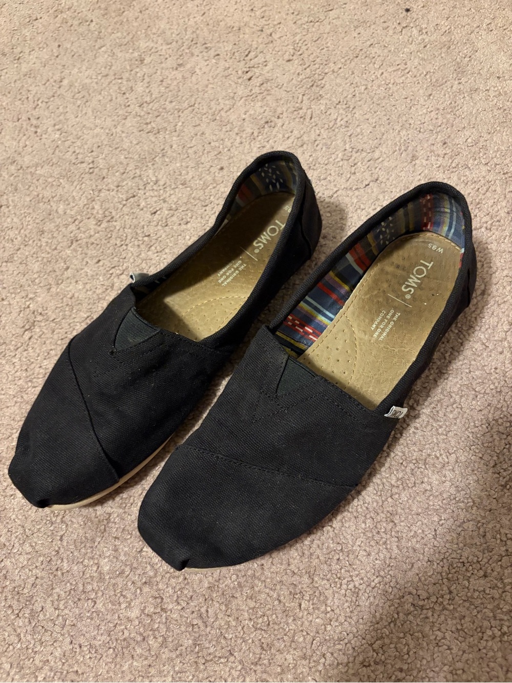 🐢 TOMS - Size 9.5 Slip On Flat Shoes - Black